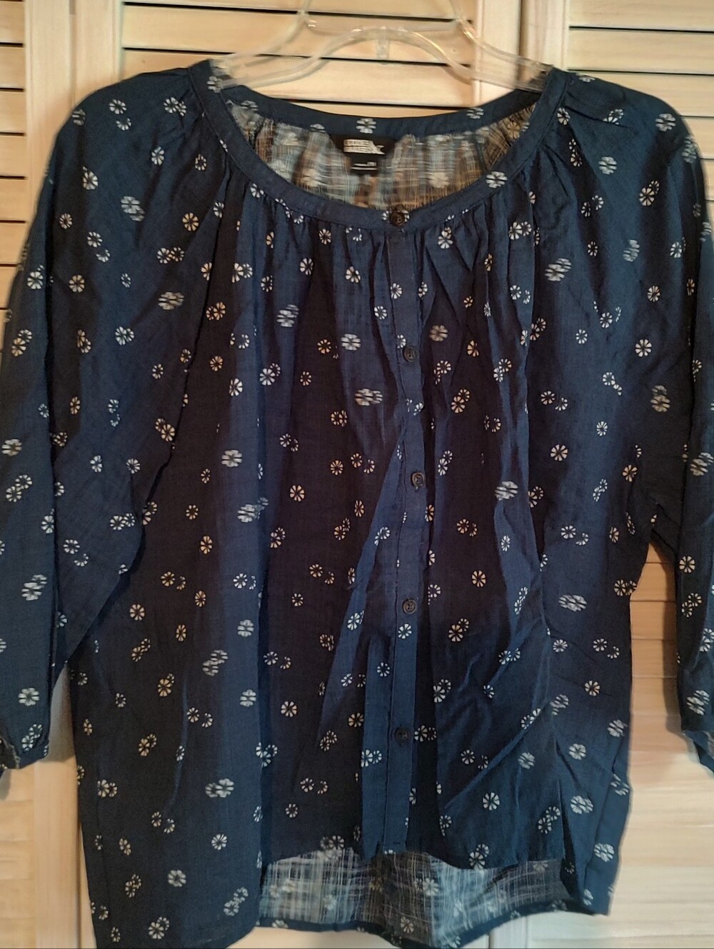 Eddie Bauer Medium Navy White Daisy Button-Front Blouse